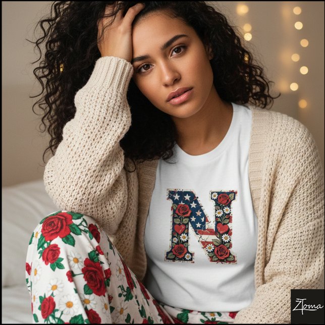 Camiseta Patriotic Floral Letter N Wreath Design (Sample design. Several style are available to choose from, with the option to add a name & color.
)