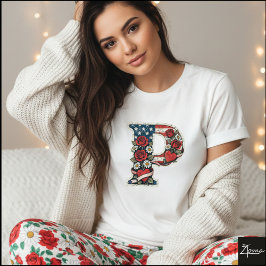Camiseta Patriotic Floral Letter P Wreath Design