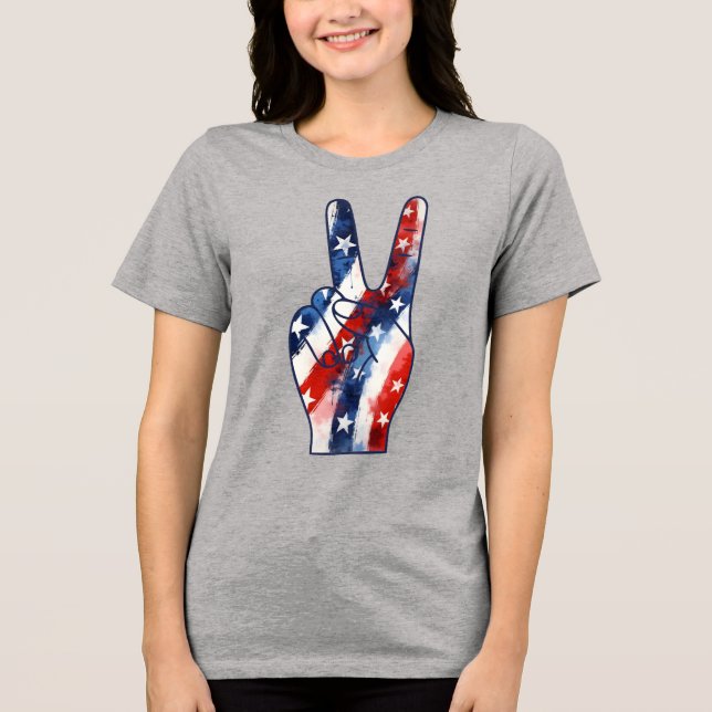 Camiseta Patriotic Peace Sign Hand Wavy US Flag Pattern (Frente)