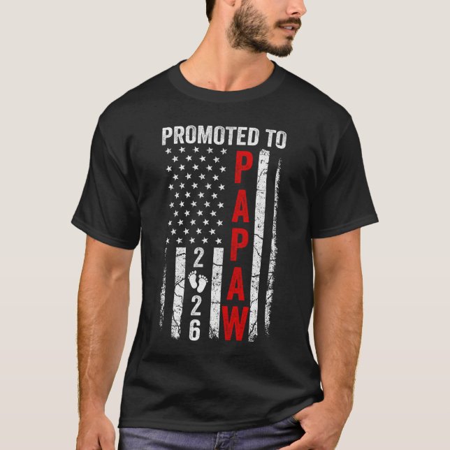 Camiseta Patriotic Promoted To Papaw 2026 First Time New Pa (Frente)