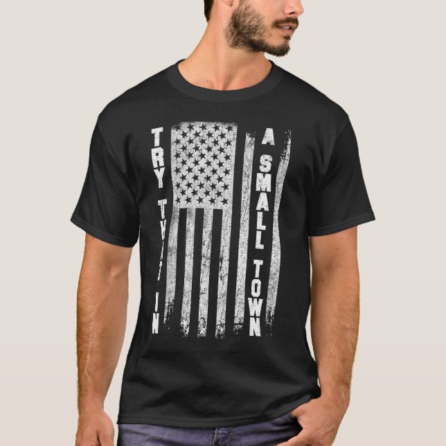 Camiseta patriótico, tente isso numa pequena cidade polític (Frente)