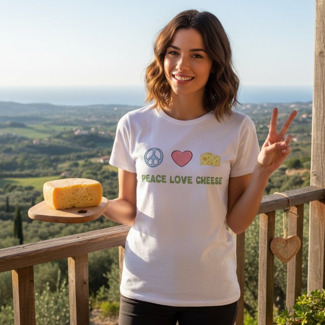Camiseta Paz Amor Queijo (Peace love and cheese t-shirt.)