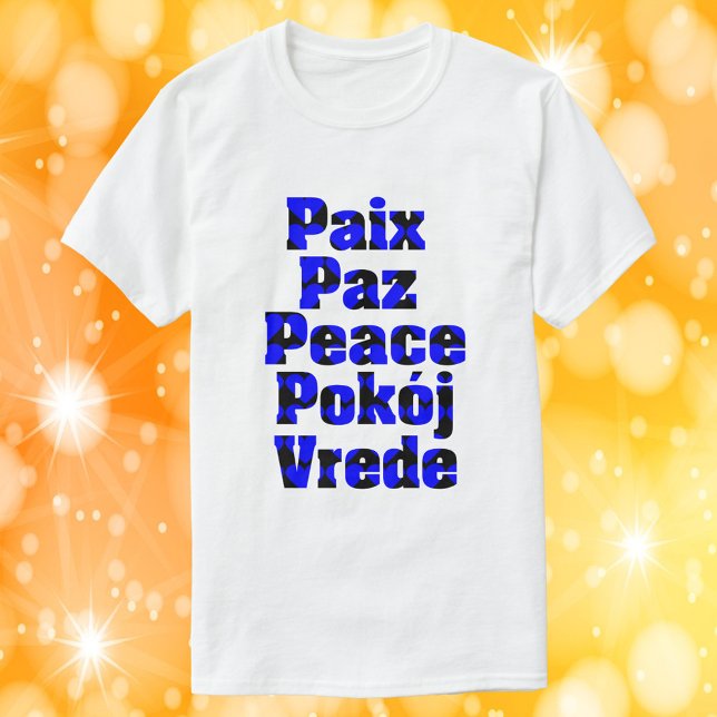 Camiseta Paz Muitas Línguas Coram Negro Azul (A shirt that says peace in a variety of languages with a blue and black heart pattern. )