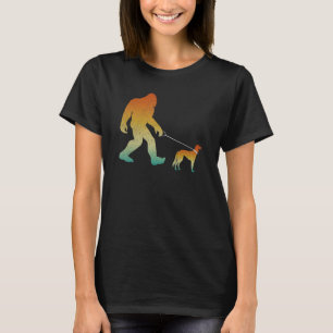 Camiseta Pé Grande Andando Saluki Funny Sasquatch Pet Cão