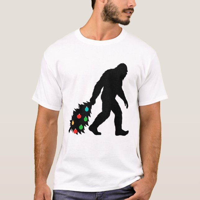 Camiseta Pé Grande Arrastando Árvore de Natal (Frente)