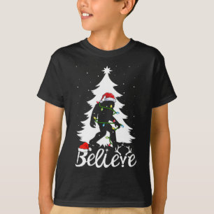 Camiseta Pé Grande Carregando Árvore de Natal Crença