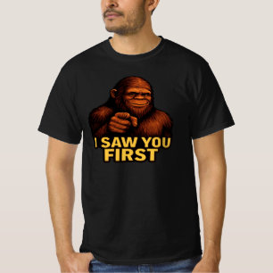 Camiseta Pé Grande Eu Vi Você Primeiro