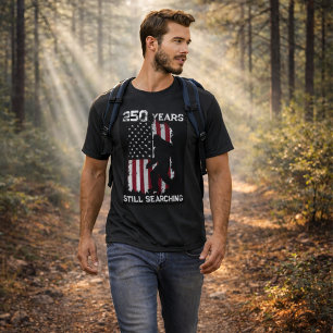 Camiseta Pé Grande EUA 250 Ainda Procurando 1776–2026 