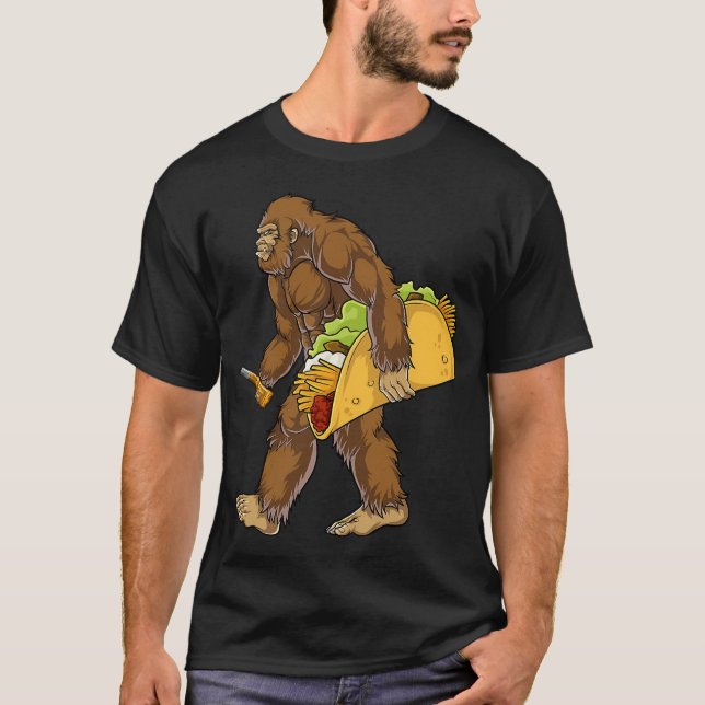 Camiseta Pé Grande Segurando Um Tacocando Um Taco Sasquatch (Frente)