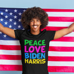 Camiseta Peace Love Biden Harris 2024 Eleição<br><div class="desc">Cute Joe Biden Kamala Harris camiseta eleitoral de 2024 para um democrata progressista que ama designs políticos coloridos e divertidos.</div>