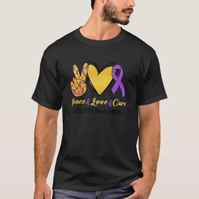 Camiseta Peace Love Cure Epilepsy Awareness Month Purple Ri (Frente)