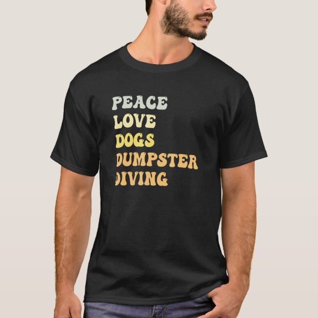 Camiseta Peace Love Dogs Dumpster Diving  Retro (Frente)