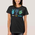 Camiseta Peace Love Hanukkah Judeu Menorah Chanukah Retro<br><div class="desc">Peace Love Hanukkah Judeu Menorah Chanukah - Sinal de Paz Retroativo 2</div>