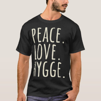 Camiseta Peace Love Hygge Warm and Cozy