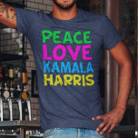 Camiseta Peace Love Kamala Harris Eleição 2024<br><div class="desc">Cute Peace Love Kamala Harris t-shirt para um democrata progressista que ama designs políticos coloridos e divertidos. Votem em Kamala para presidente nas eleições de 2024. Um design liberal divertido em cores brilhantes.</div>
