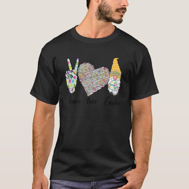 Camiseta Peace Love Páscoa Funny Bunny Gnomo Easter Ovos Ea (Frente)