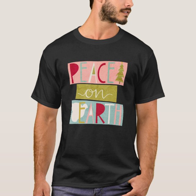 Camiseta Peace On Earth Christian Believe Christmas Family  (Frente)