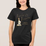 Camiseta Pearls Prosecco Dourado Nome da Madrinha de casame<br><div class="desc">Pearls Prosecco Dourado Nome da Madrinha de casamento de Escrevendo Hen Party . As Pérolas e Prosecco na frente e a Madrinha de casamento no verso estão em um script elegante definido em ouro - outras funções também estão disponíveis nesta coleção. O resto do texto que você pode personalizar facilmente....</div>