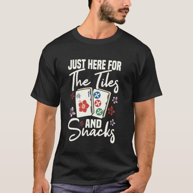 Camiseta Peças de Mahjong e Snacks Design Divertido para Jo (Frente)