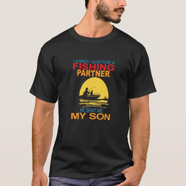Camiseta Pedi a Deus um Bom Parceiro de Pesca Ele Me Enviou (Frente)