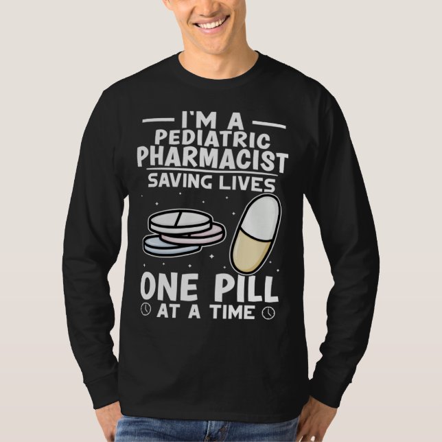 Camiseta Pediatric Pharmacist Saving Lives One Pill At A Ti (Frente)