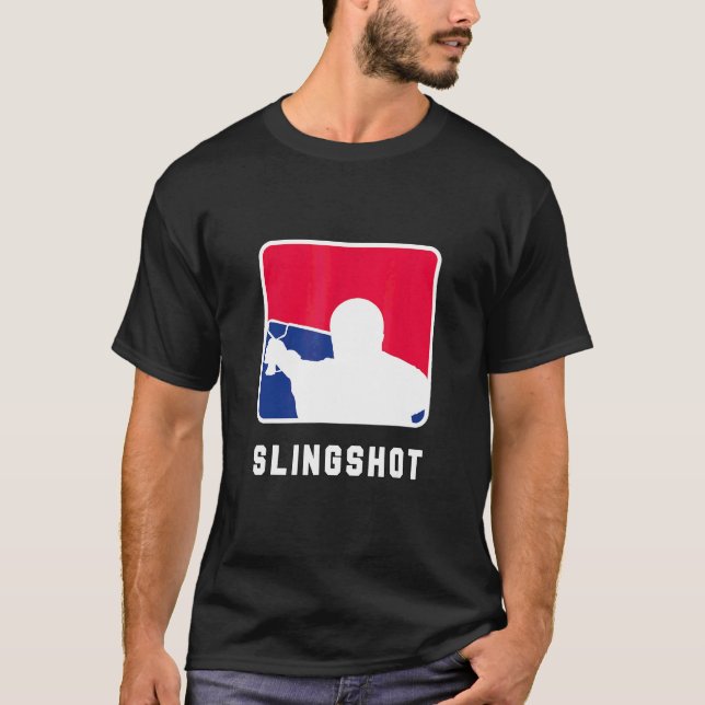 Camiseta Pedra de Estilingue Pedra de Estilingue Caça com E (Frente)
