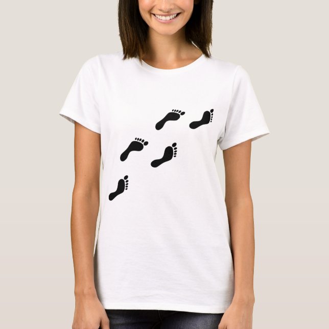 Camiseta pegadas pretas (Frente)