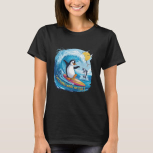 Camiseta Pegando Ondas e Peixes Pinguim de Surfe Engraçado