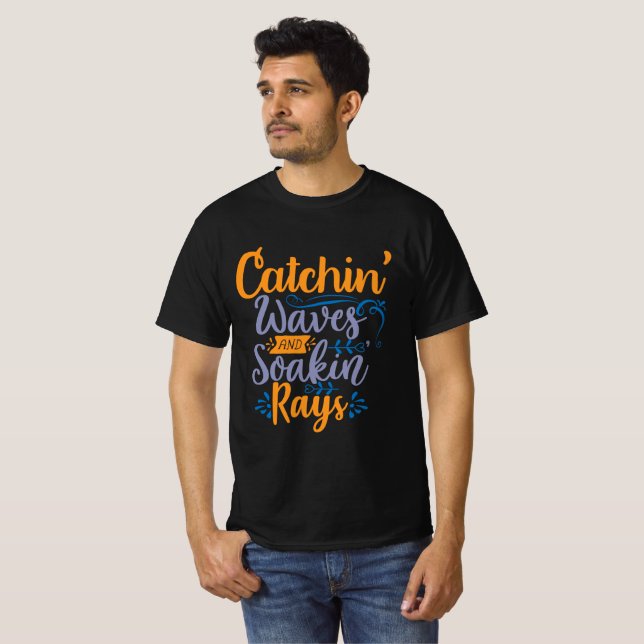 Camiseta Pegando Ondas e Se Molhando (Frente Completa)