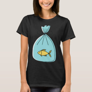 Camiseta Peixe em um saco plástico amarrado
