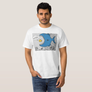 Camiseta Peixe grande prestes a comer um aquário mais pequ