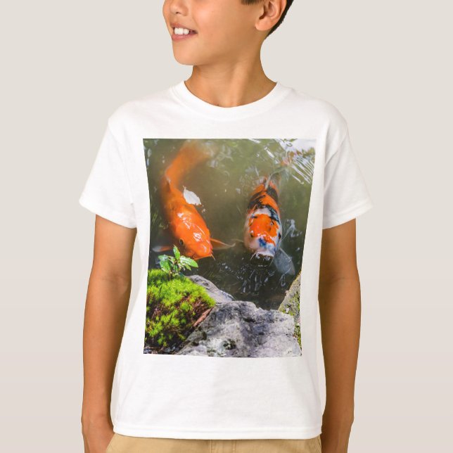 Camiseta Peixe Koi numa lagoa (Frente)
