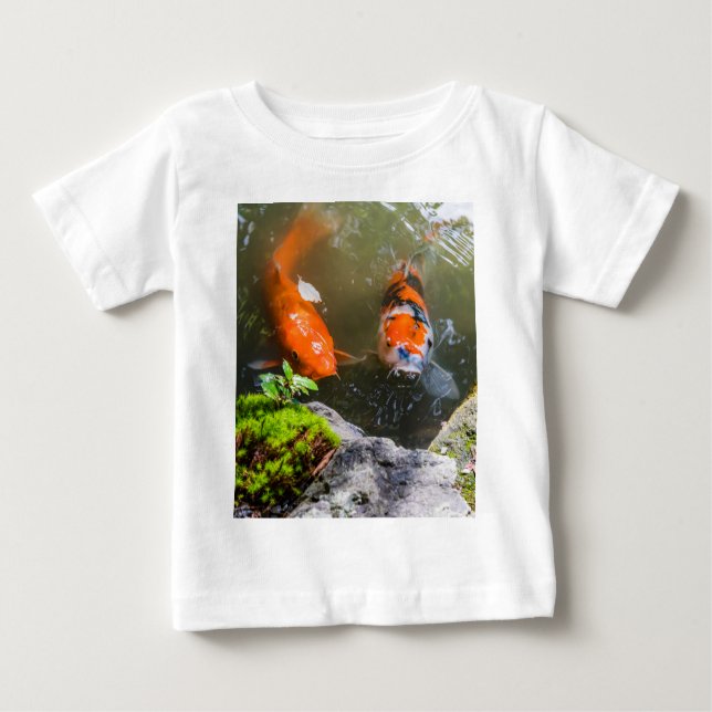 Camiseta Peixe Koi numa lagoa (Frente)