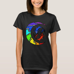 Camiseta Peixes Koi Japoneses e Lua Crescente Com Arco-íris