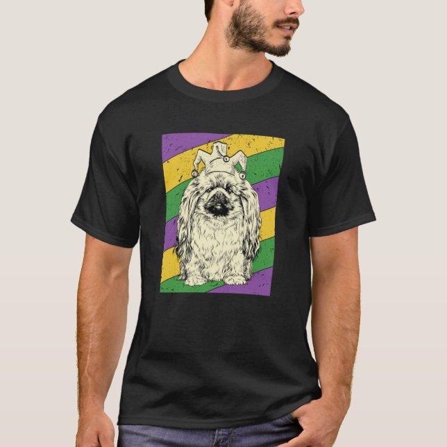 Camiseta Pekingese Jester Mardi Gras Dog Mom or Dad (Frente)