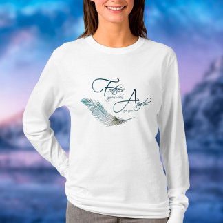Camiseta Penas Aparecem Quando Anjos Estão Perto