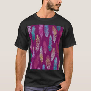 Camiseta Penas coloridas: padrão de fundo roxo.