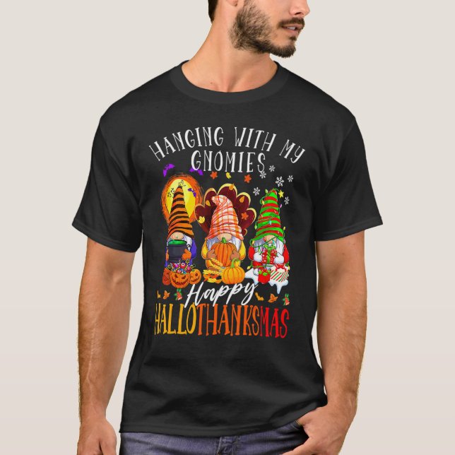 Camiseta Pendurado Com Meus Gnomos Feliz Gnomes Hallothanks (Frente)