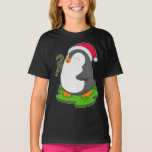 Camiseta Penguin Christmas Santa hat<br><div class="desc">Este design é o presente perfeito para um aniversário,  Natal e outras celebrações. É adequado para mulheres,  homens e crianças.</div>