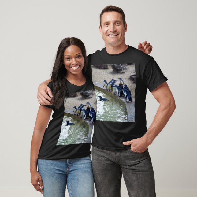 Camiseta Penguin Relay: Equipe de Natação de Pinguins (Unissex)