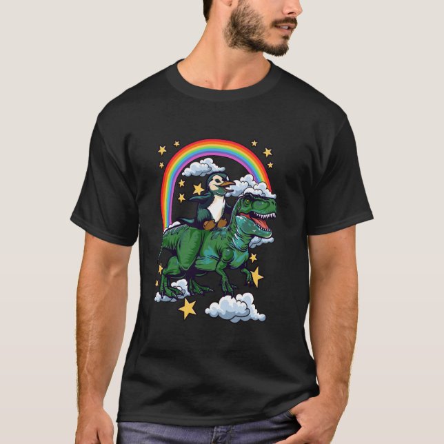Camiseta Penguin Rides a Dinosaur Dino (Frente)