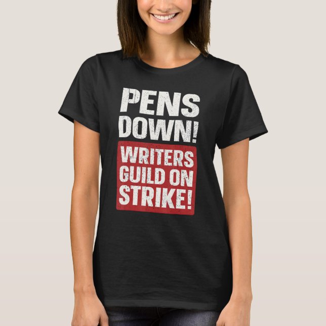 Camiseta Pens Down Writers Guild On Strike Anti AI Chatbots (Frente)