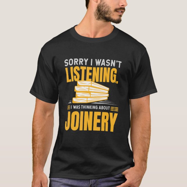 Camiseta Pensando Em Maquinaria Construída E Fazer Madeira  (Frente)