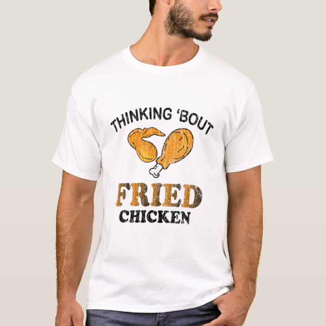 Camiseta Pensando Sobre Galinha Frita Engraçado Comer Por L (Frente)