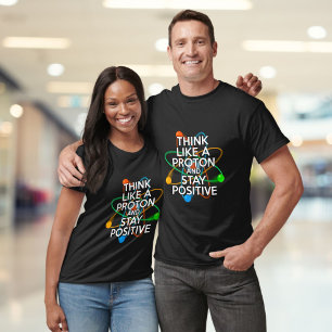 CAMISETA PENSE COMO UM PRÓTON E PERMANEÇA POSITIVO