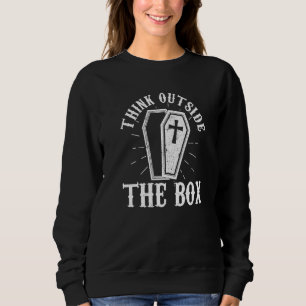 Camiseta Pense Fora Da Caixa Embalmer Mortician