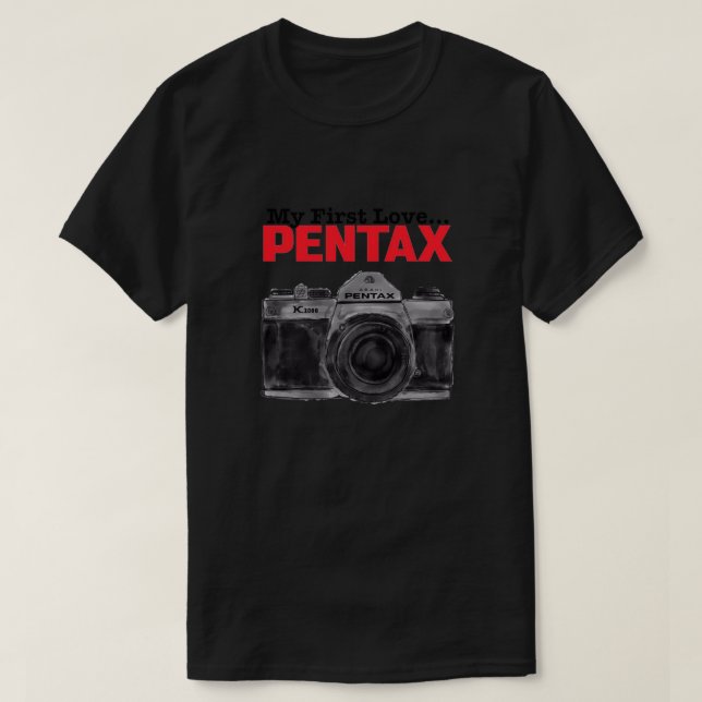 Camiseta Pentax K1000 Meu Primeiro Ajustado De Amor Relaxou (Frente do Design)