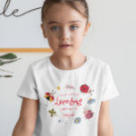 Camiseta Pequena Festa de aniversário da Garota Lovebug<br><div class="desc">Camisa bonita para a festa de aniversário do tema da ladybug da sua garota! Ilustração de joias e flores silvestres. O texto diz: "Esta pequena lovebug está virando X."</div>