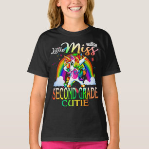 Camiseta Pequena Miss Segundo Grau Cutie Unicorn Arco-Íris