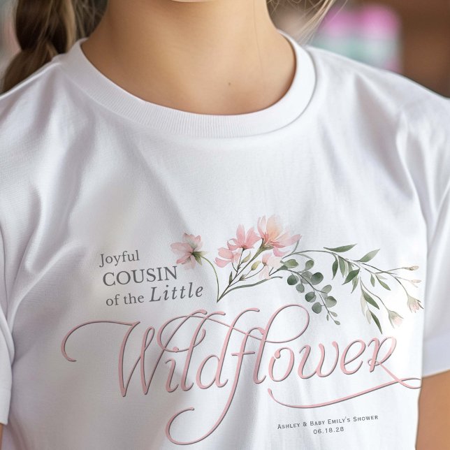 Camiseta Pequeno Cinto Chá de Flor Selvagem (Little Wildflower Themed Baby Shower kids T-shirt for Girl. Family T-shirt.)